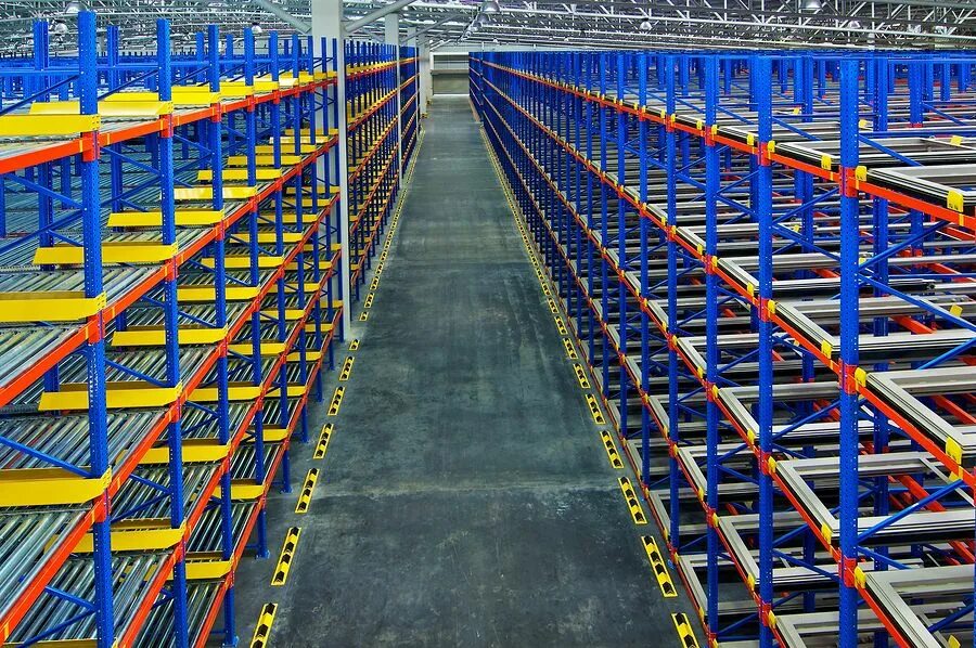 Паллет центр. Стеллажи на рц. хранение паллетов на складе. warehouse analytics data racks pallets. flat rack unloading.