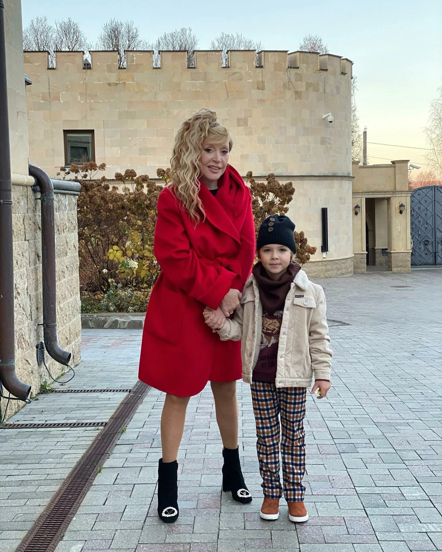 Дети максима галкина 2021. Пугачева новый ребенок. Дети аллы пугачевой и максима галкина. Пугачева новый ребенок. Дети пугачевой и галкина дом.