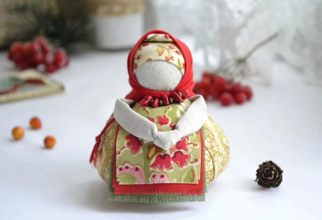 Славянские куклы. Славянская обережная кукла успешница. Кукла берегиня колокольчик. Куклы обереги мастер класс. Славянская кукла кормилка.