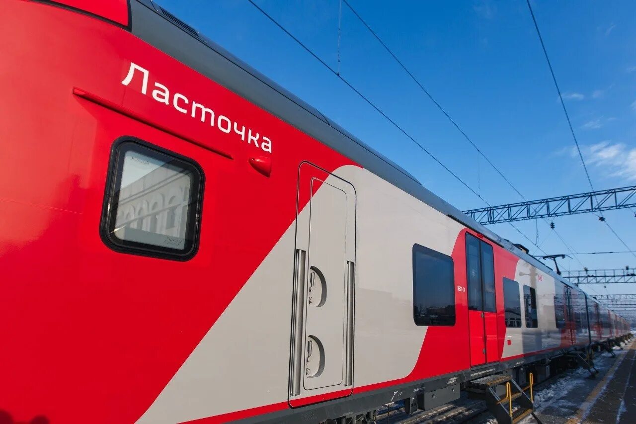 Пригородный орск. Ласточка магнитогорск челябинск. ласточка поезд оренбург. электричка ласточка уфа. электропоезд ласточка оренбург орск.