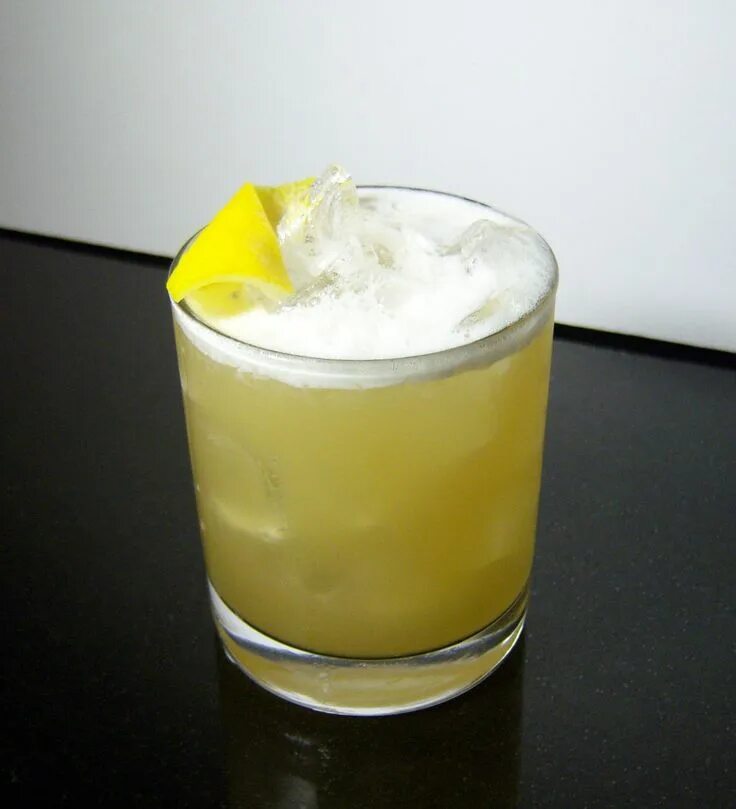 Le sour. Бостон сауэр. виски сауэр коктейль. сауэр (sour glass). лимонный сауэр.
