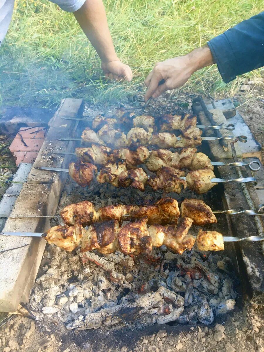 Шашлыки на природе. Реальное фото шашлыка. Шашлык на мангале. Шашлык на мангале. Реальное фото шашлыка.