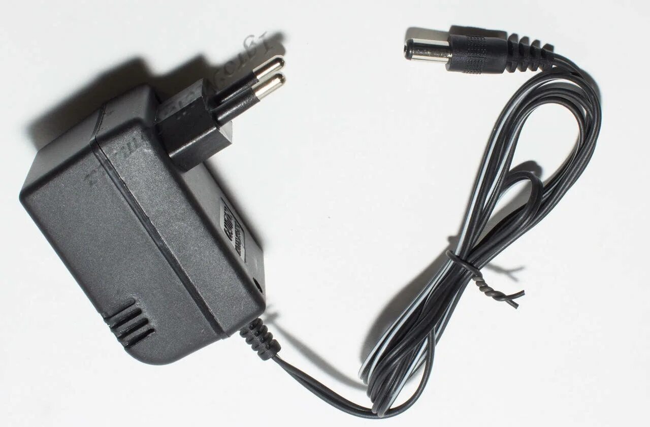 Блок питания для приставки hamy 5. Блок питания для денди 9 вольт. Питание денди. Блок питания для денди. Блок питания магистр сега 16 bit 10v 1.