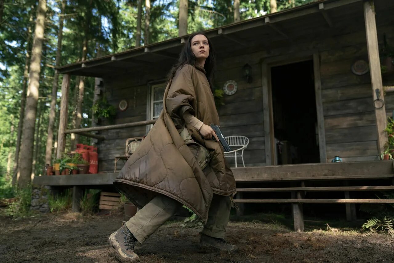 Кадры дата выхода. Фильм ханна 2019 1 сезон 1 сериал. ханна совершенное оружие фильм 2019. ханна 2019 кадры. ханна 2025 сериал.