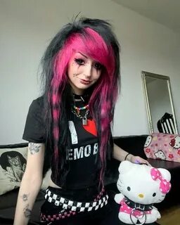 Селена Гомес кеудесі бар жалаңаш