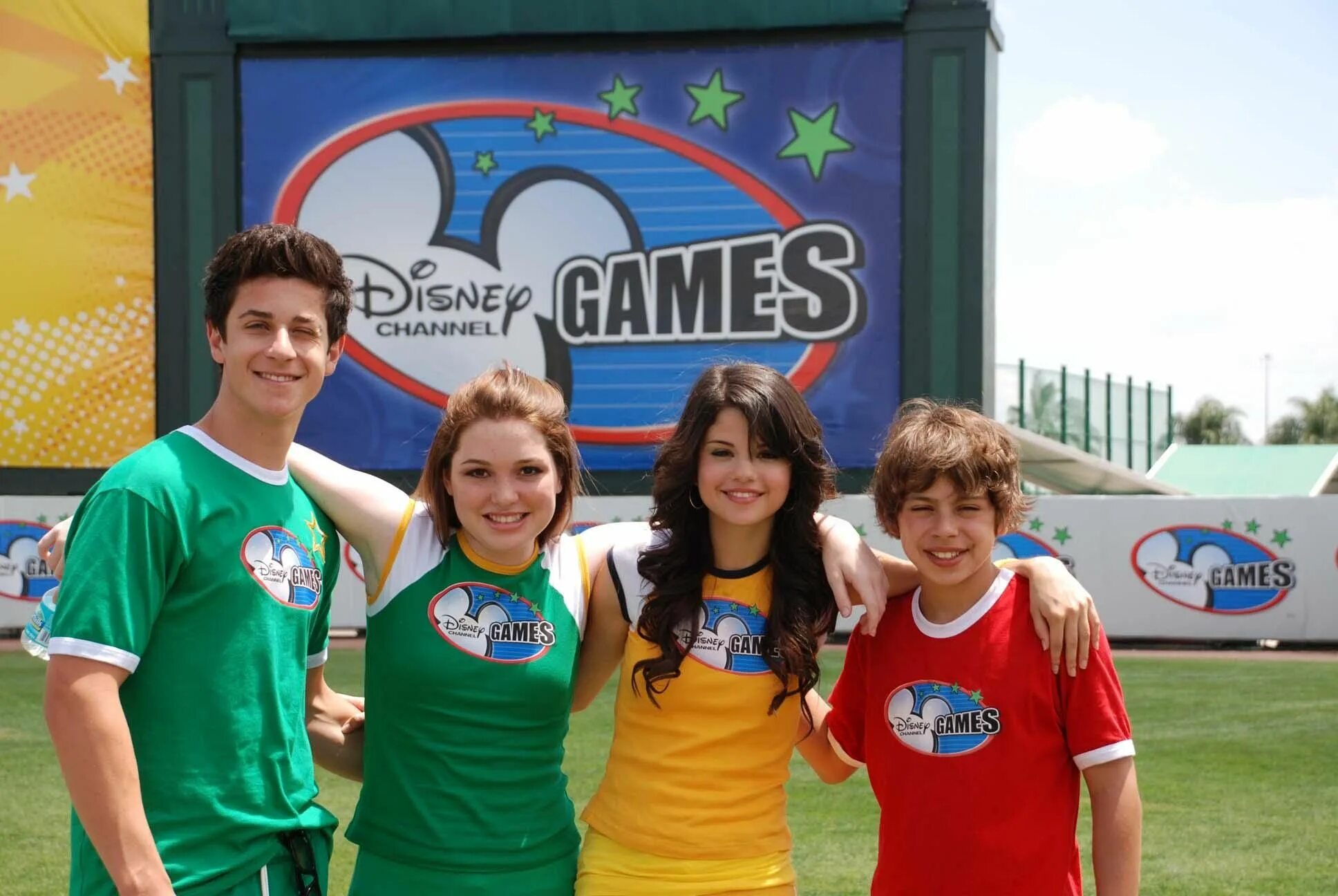 Первый канал дисней. Канал Дисней 2008. Disney channel games. Disney игры ТВ. Disney channel 1997.