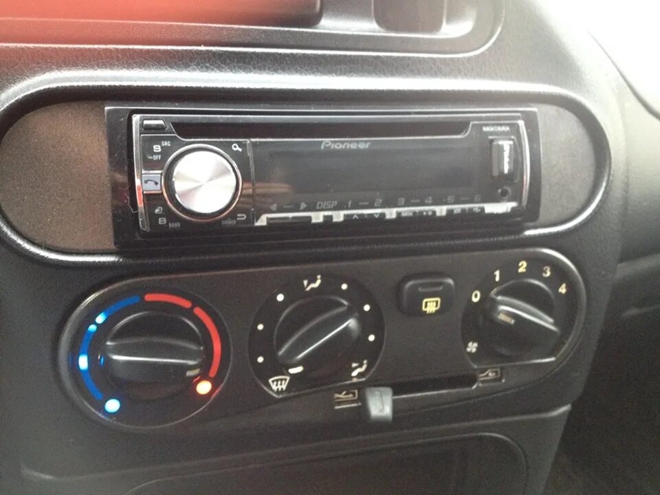 Магнитола в ниву шевроле. Магнитола в ниву шевроле. Штатная магнитола шевроле нива. 2 din магнитола в шевроле нива. 2 din в ниву шевроле.