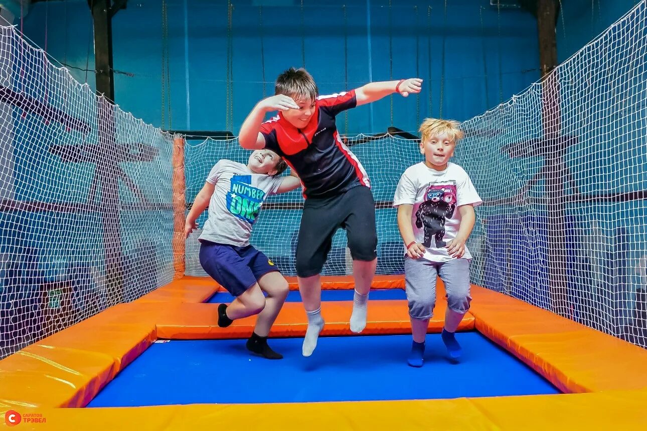 Манеж развлечения для детей. Сухой бассейн. Тц манеж курск детские развлечения. Развлекательный центр для детей в курске в манеже. Развлекательный центр для детей в курске в манеже.