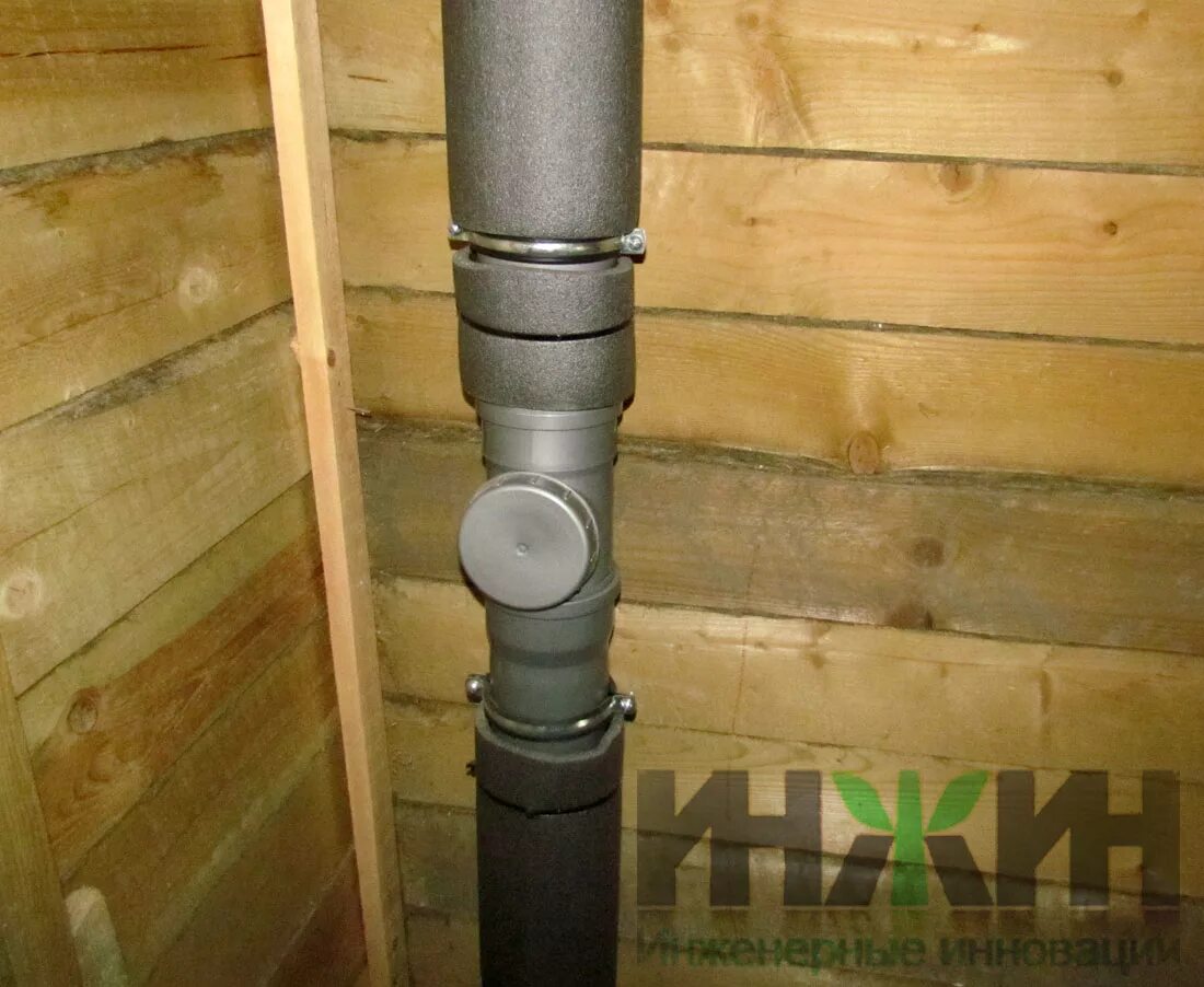 Канализационные трубы в квартире. Ревизия канализационная 110. Ревизия канализации на схеме. Ревизии на стояках канализации. Ревизия фановая 110.