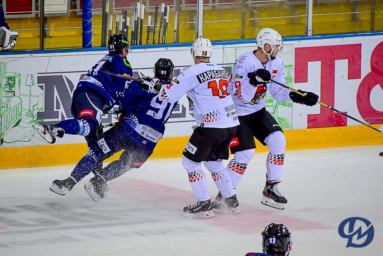 Хк солигорск. Шахтер солигорск хоккей 2001. Шахтёр (хоккейный клуб, солигорск). Хк шахтер солигорск шайба фото. Хк солигорск.