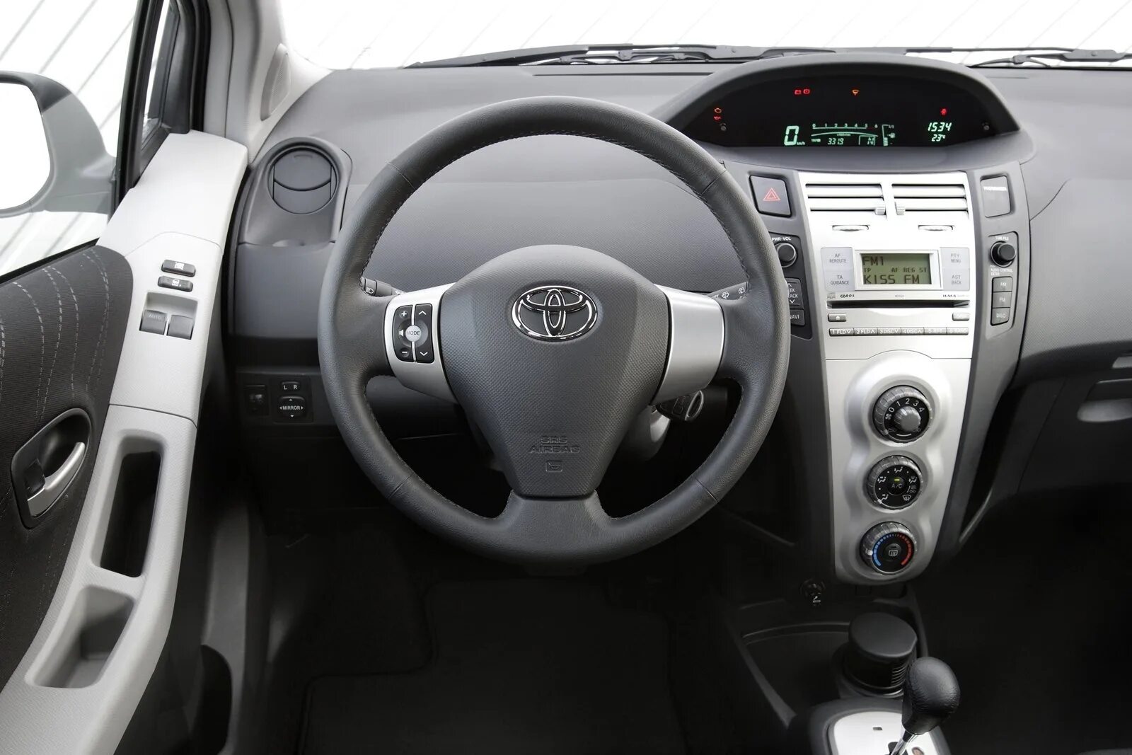Тойота ярис вариатор. Toyota yaris ii (2005-2009). тойота ярис 2008 автомат. toyota yaris 2006. toyota yaris 2007 салон.