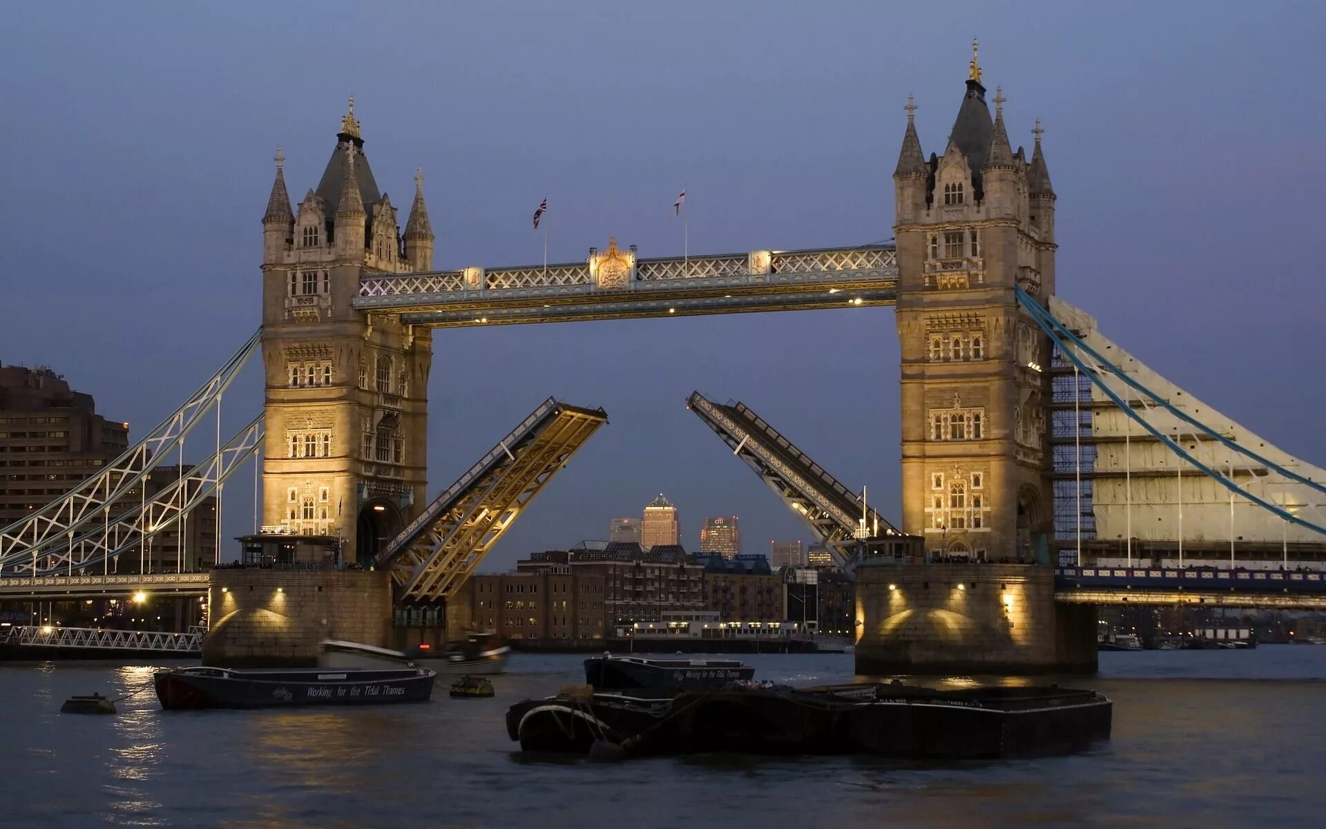 Включи london bridge. Соединённое королевство Великобритании. Тауэрский мост. Река Темза и Тауэрский мост. Лондон Великобритании мост Тауэр.