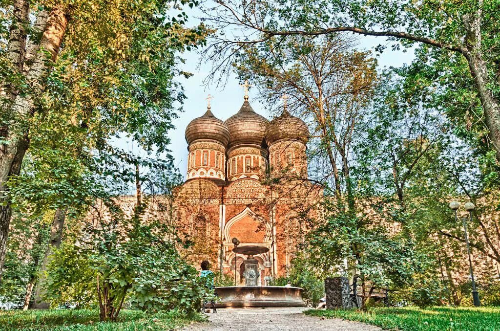 Покровский остров. Покровский храм в Измайлово.