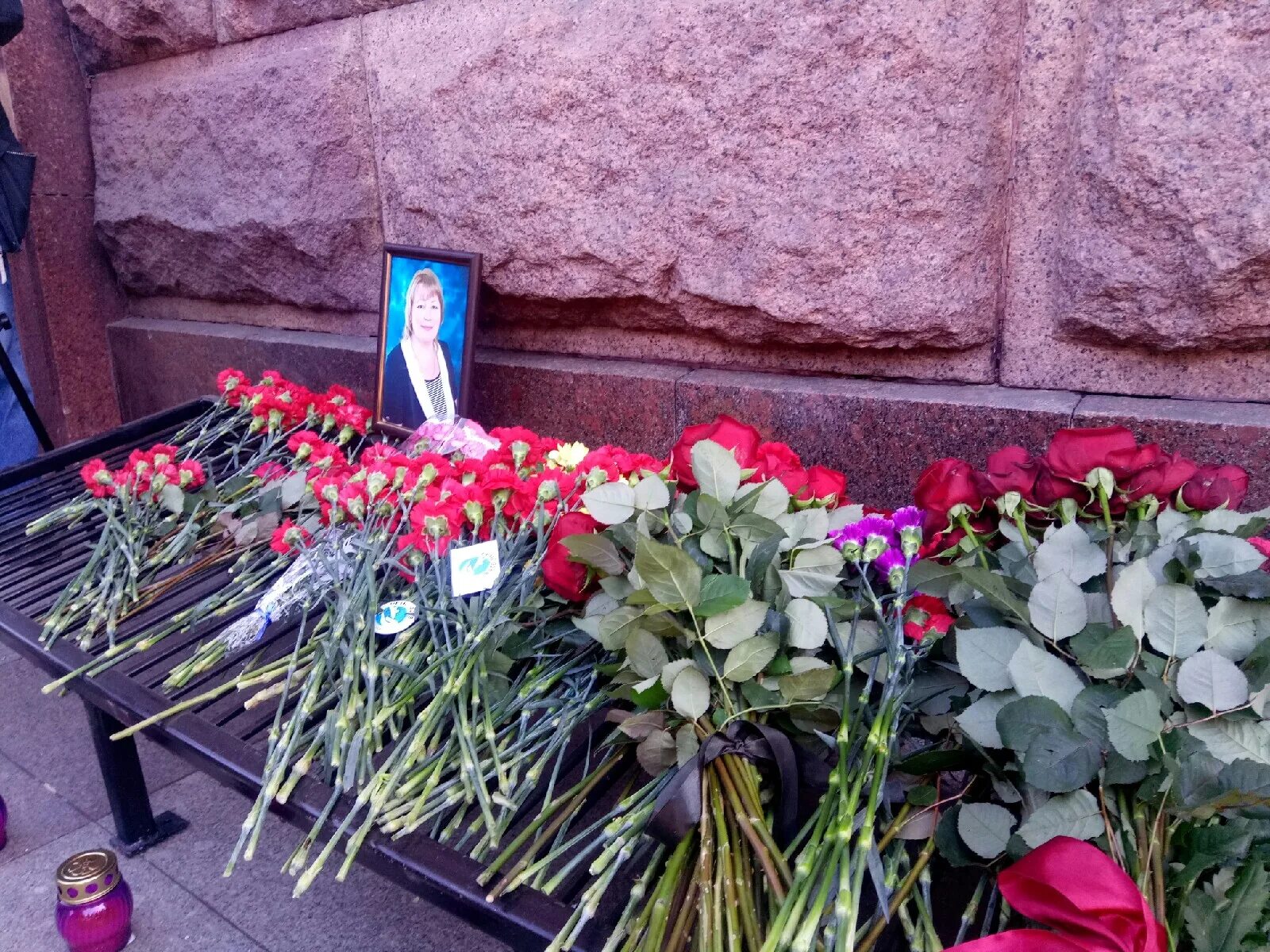 Пожертвование семье погибшего. Помощь семье погибшего. Помощь семье погибшего. Помощь семье погибшего. Жертва на цветы.