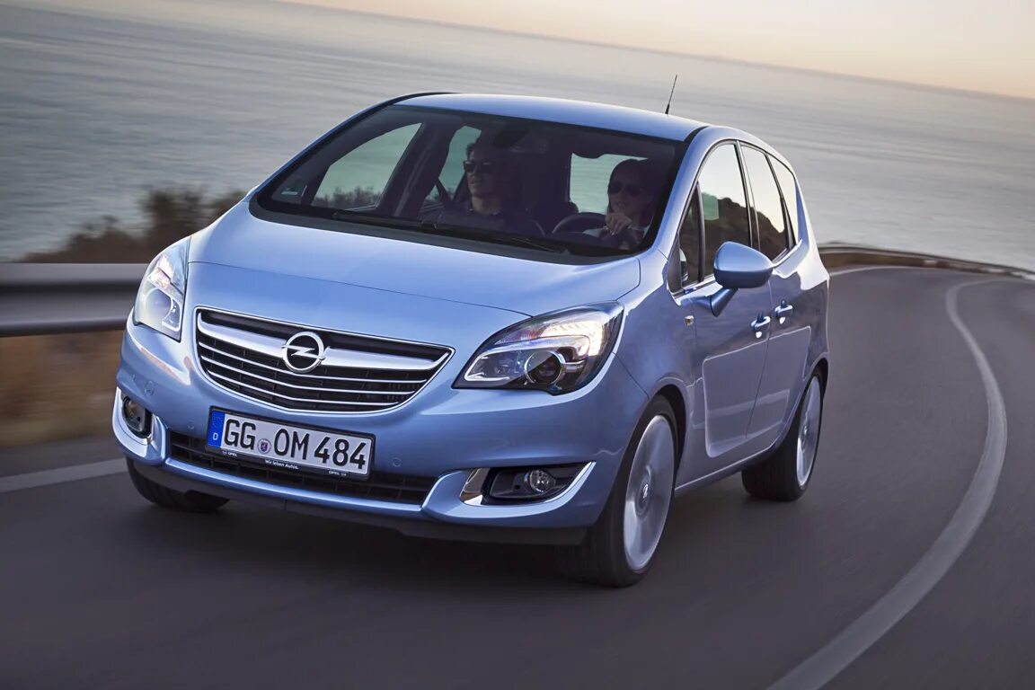 Оцинкованные опеля. Opel Meriva 2014. Opel, модель: Meriva. Opel Meriva панорама. Опель Корса Мерива.