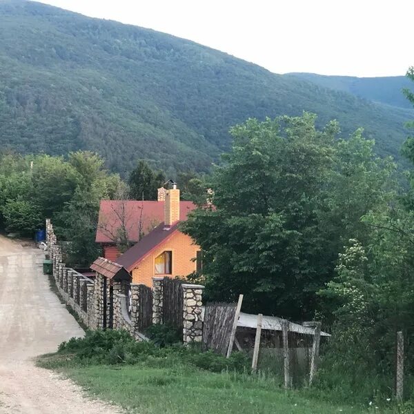 Кордон многоречье. Многоречье Бахчисарайский район Лесной кордон. Межгорье Лесной кордон. Лесной кордон Крым. Гостевой дом Лесной кордон, село Многоречье.