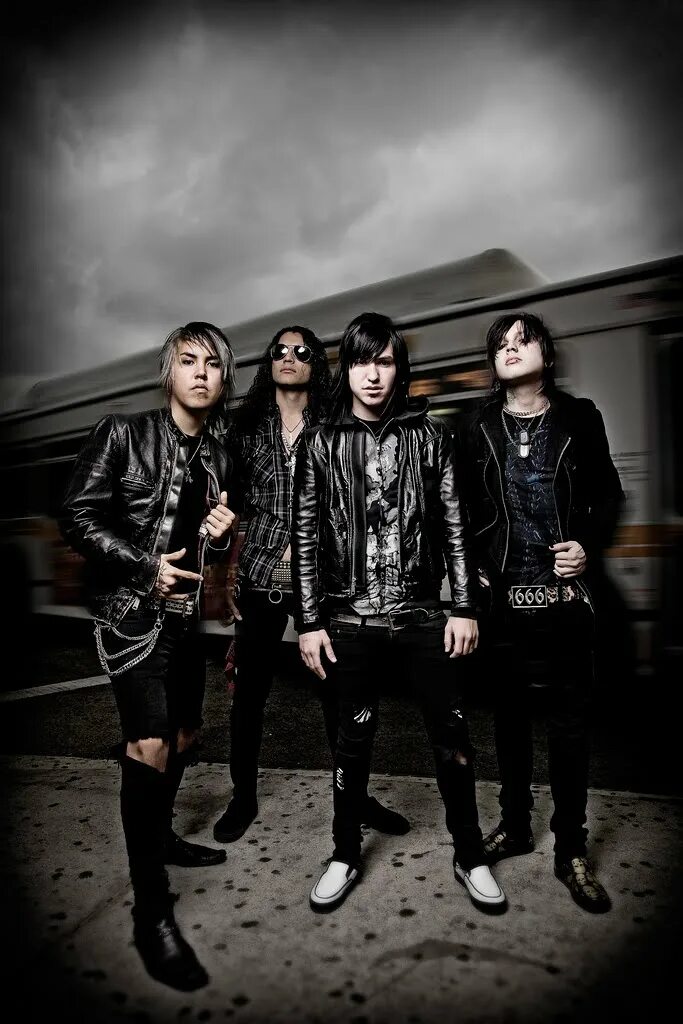 Escape the fate перевод. Escape the Fate. Escape the Fade. Группа Escape the Fate. Группа Escape the Fate 2008.