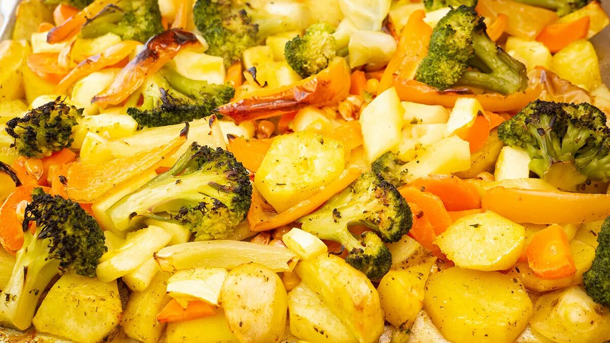 кабачки провансаль. кабачки овощи в духовке вкусно. вкусные овощи в духовке. запеченные цукини в духовке с помидорами и сыром. кабачки овощи в духовке вкусно.