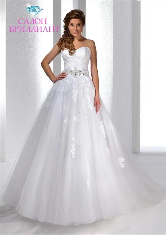 Купить платье в минске недорого на свадьбу. Салон свадебных платьев. Рафинеза платье. Свадебные платья не пышные. Леннокс люкс невеста.