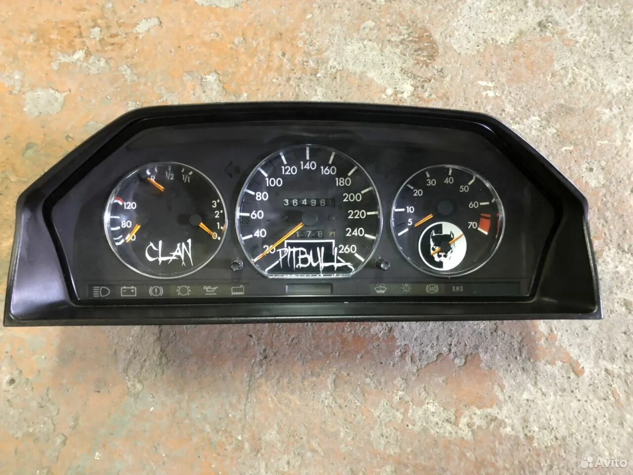 Приборка мерседес 124. Панель мерседес 124. Щиток приборы мерседес 124 500е. Панель 124. W124 e500 спидометр.