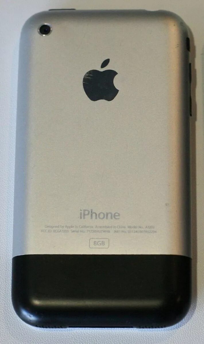 Есть айфоны оригинал. Iphone 1 2007. Эпл 1 айфон. Iphone 2004. Iphone 1g.