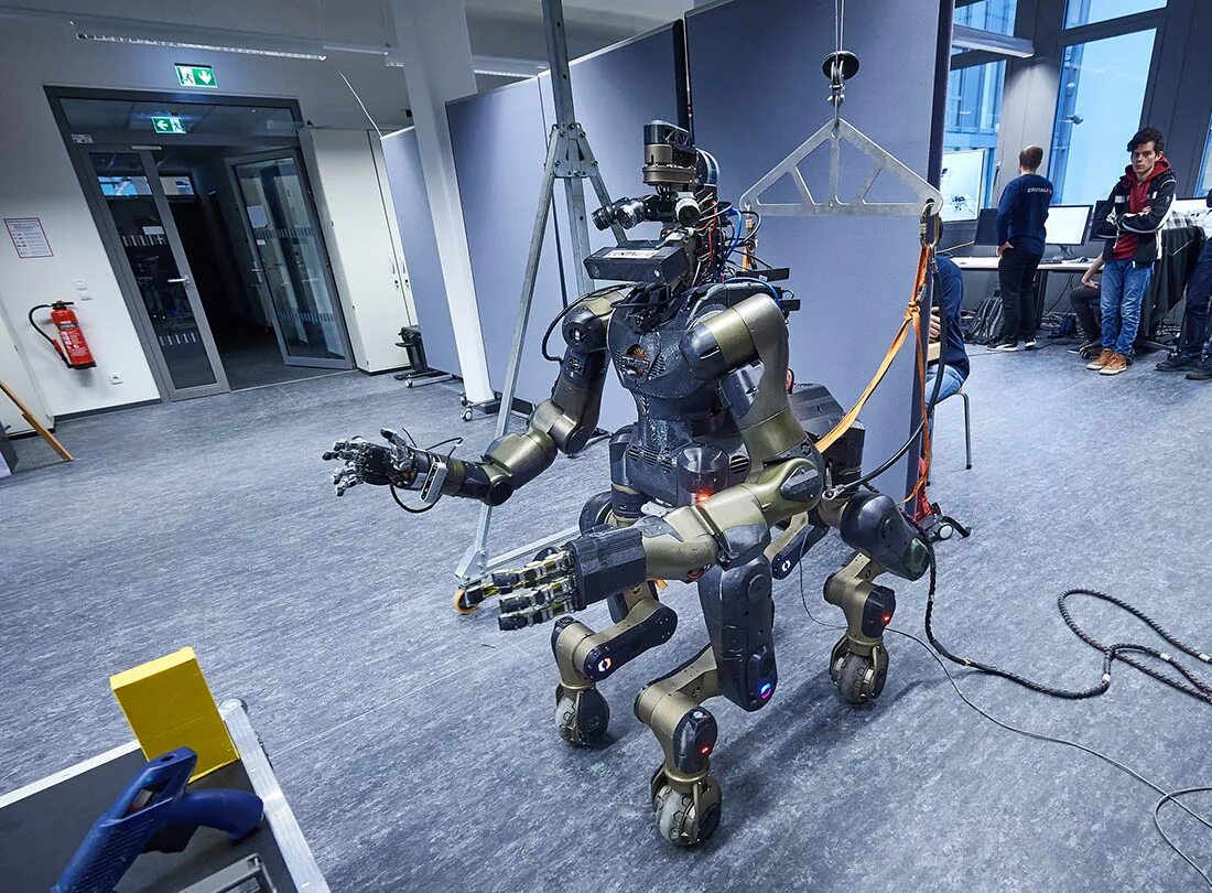 Самого нового робота. Робот Centauro. Современная робототехника. Современные роботы.
