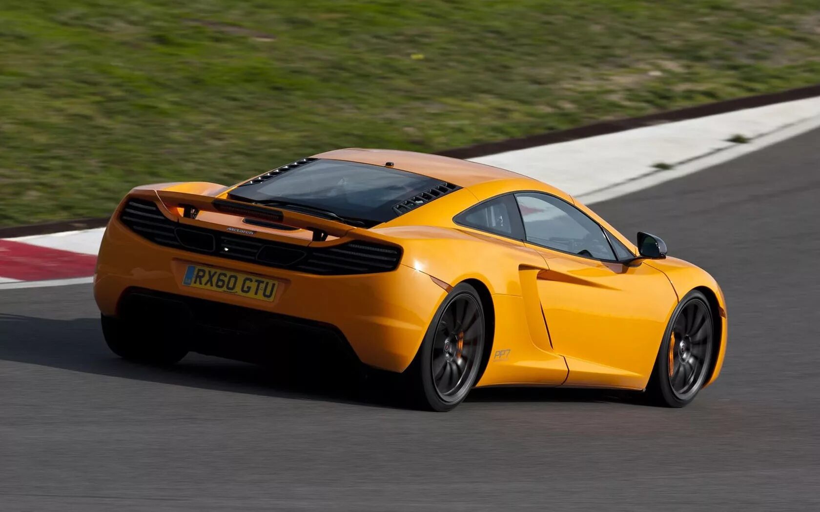 F 12 c 20. Макларен mp4-12c. MCLAREN mp4-12c 2011. Макларен мр4-12с. MCLAREN 120s.