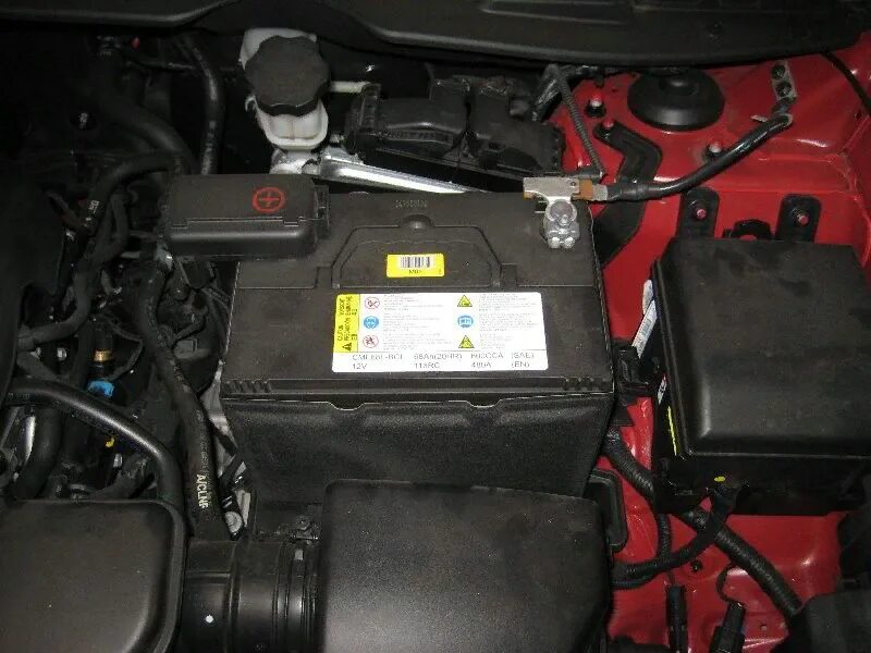 Аккумулятор для автомобиля хендай. Hyundai ix35 АКБ. АКБ ix35 2.0 бензин. Хёндай ix35 1.5 аккумулятор. Хендай Туссан 2008 аккумулятор.