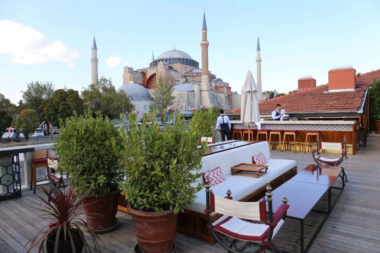 Стамбул времена года. Four Seasons Стамбул. Four Seasons Istanbul at Sultanahmet. Sultanahmet Restaurant Стамбул Фатих. Стамбул Seasons Стамбул видовая.