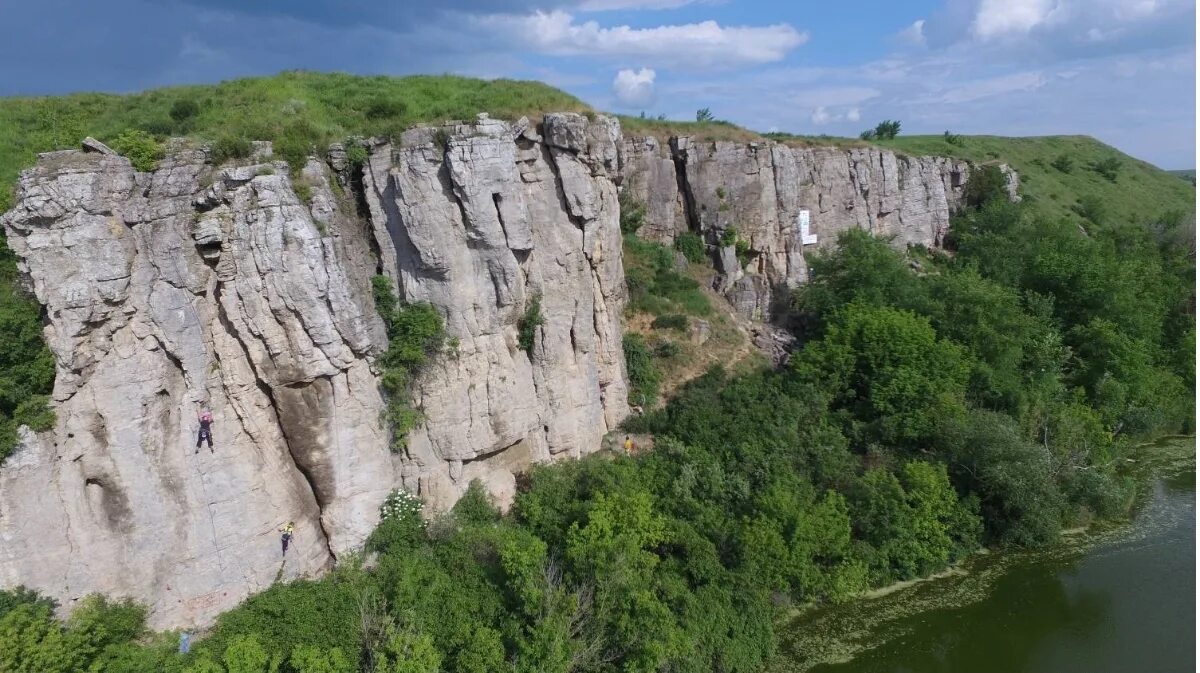 Жирнов фото. Жирнов Ростовская область скалы. Жирновские скалы Тацинский район. Поселок Жирнов Ростовская область скалы. Каньон Тацинский район.