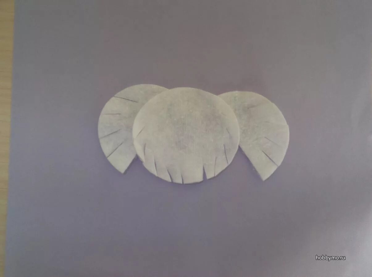 Сова из ватных дисков с детьми. Сова из ватных дисков аппликация. Поделка сова из ватных дисков. Аппликация из ватных дисков совушка. Поделка их ваватных дисков.