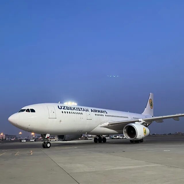 Airbus a330-200. Узбекистан авиакомпания хаво йуллари. Airbus 330 uzbekistan airways. Самолет узбекистон хаво йуллари. 777 300 боинг uzbekistan airways.