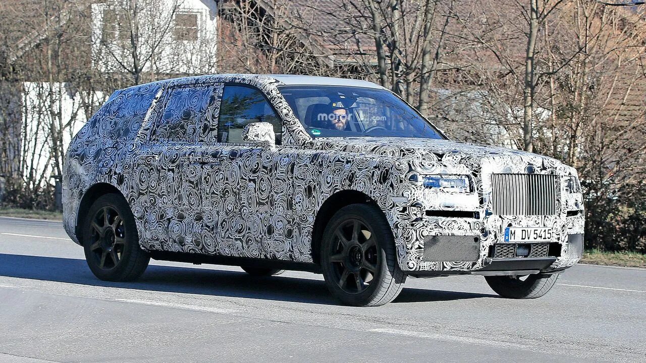 Rolls cullinan цена. Внедорожник Rolls-Royce Cullinan. Роллс Ройс Куллинан. Роллс Ройс кроссовер. Внедорожник Роллс Ройс Куллинан.