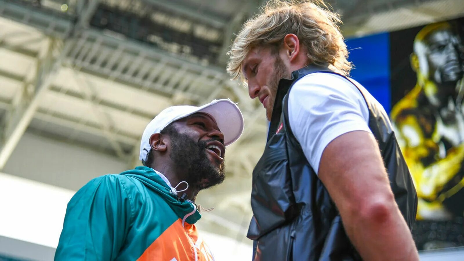 Флойд мейвезер бокс. Logan paul mayweather. Мейвезер против логана пола. Флойд мейвезер логан пол. Пол против мейвезера.