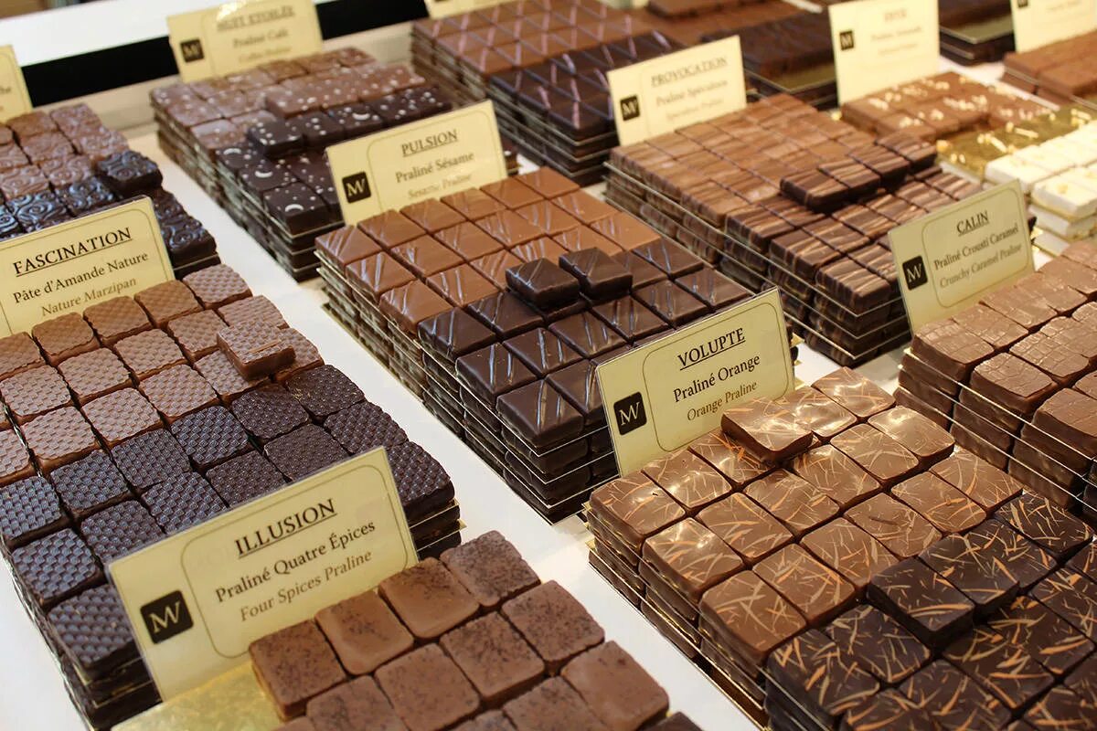 Шоколад ростов на дону. Французский шоколад. Шоколадная плитка. Австрийский шоколад. Французские шоколадные конфеты.