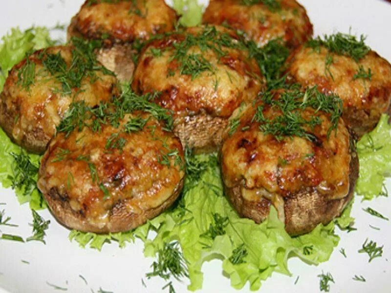 Что можно приготовить с шампиньонами быстро. Шампиньоны обжаренные с чесноком. Блюда с шампиньонами. Быстрые блюда с шампиньонами. Блюда с шампиньонами.