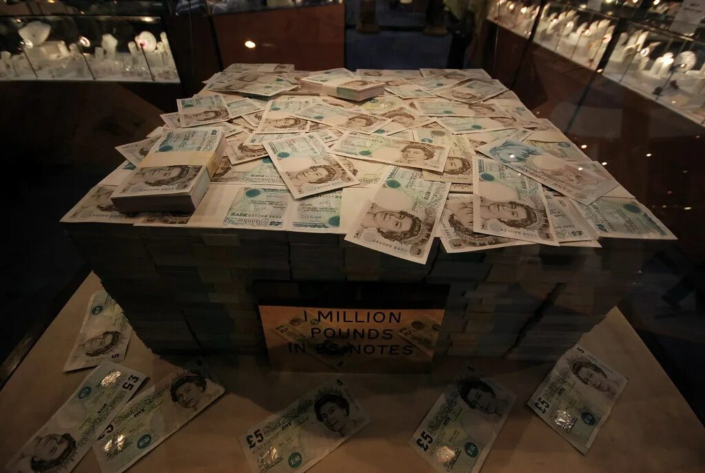 1000000 стерлингов. Миллион фунтов стерлингов. 1 миллион фунтов стерлингов. 1 миллион фунтов стерлингов купюра. миллиард фунтов стерлингов.