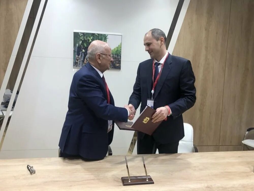 поселок 9 января оренбург школы. усадьба бергов в первомайском. завод аленбетон мурманск. новый бергом. село девятое января оренбургская область.