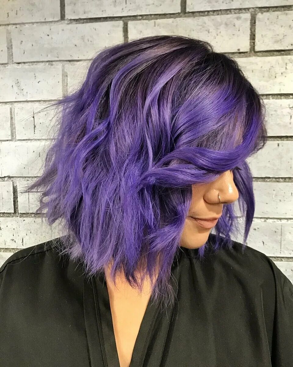 Фиолетовые волосы каре. Мелированное каре с фиолетовым. 22 ultraviolet. Фиолетовые волосы короткие. Каре с фиолетовыми прядями.