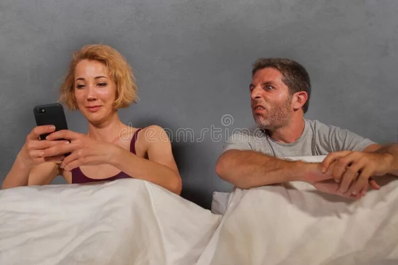 Использованная жена. Двое мужчин и одна скалка. Спящий манекен. Спать в одежде или без. Жена ругает мужа сток арт.