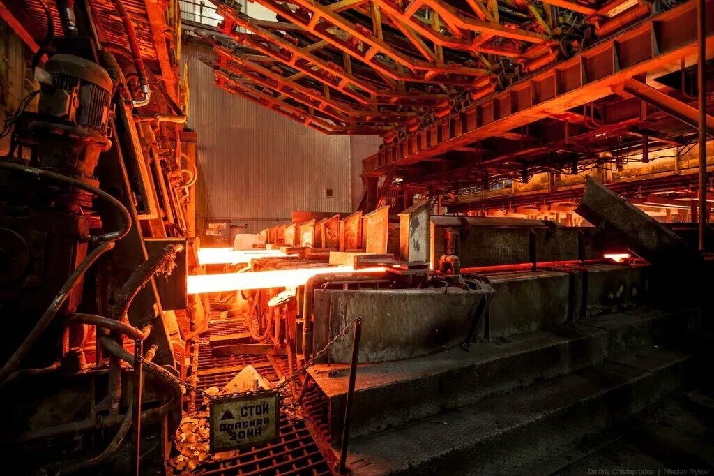 Metal factory. Металлургический комбинат Челябинск. Завод ЧМК Челябинск. Челябинск комбинат металлургический сталь. Сталелитейный завод Челябинск.