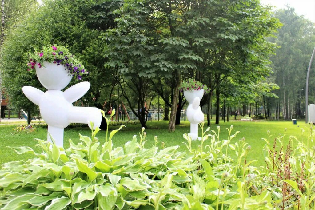 Парк фигуры. Лианозовский парк цветы. Украшение парков. Украшение территории парка. Декорации парков.