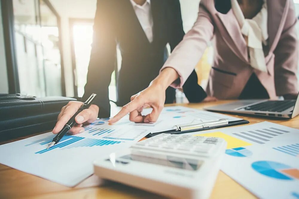 Бизнес и предпринимательство. Строительная организация. Строительный подрядчик. Инженер. Выполнении малых и средних работ.