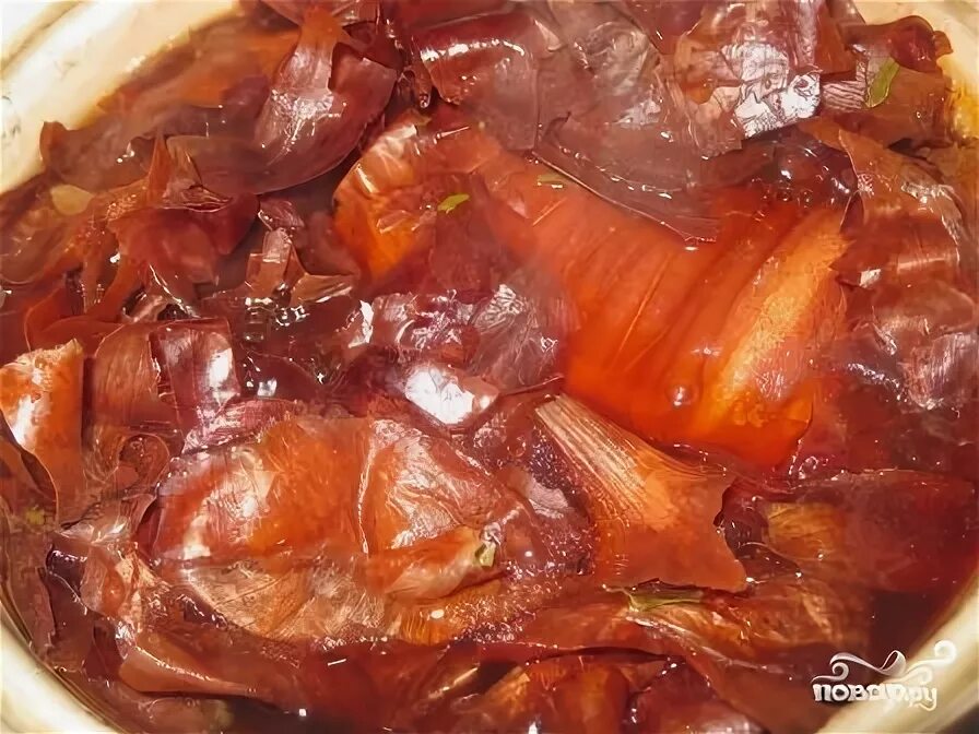 Сало в шелухе луковой простой рецепт самый. Варёное сало в луковой шелухе. сало в луковой шелухе. сало отварное в луковой шелухе.
