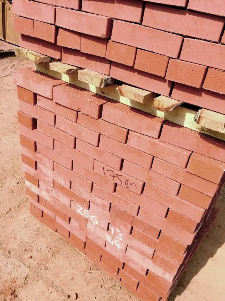 Кирпич 300. Кирпич лср лицевой полнотелый. Кирпич 300. Кирпич 300. Остатки кирпича.