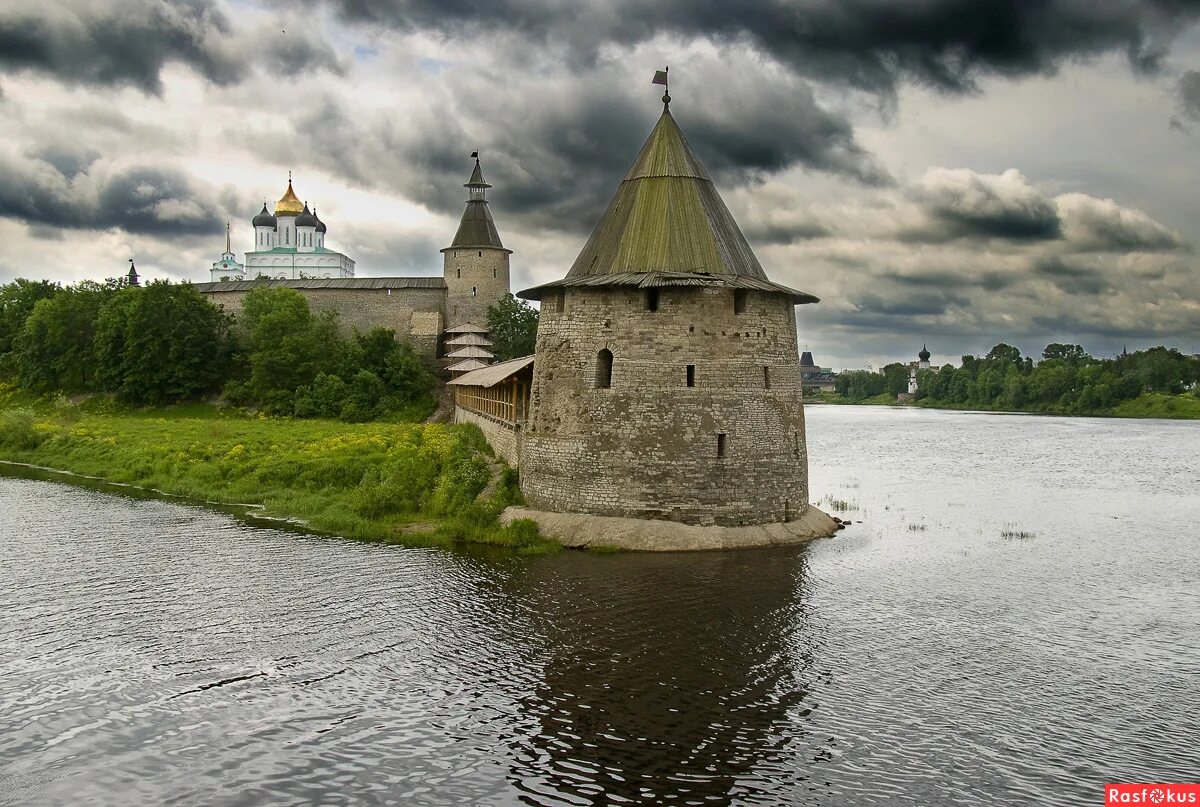 где пскове можно пройти. где пскове можно пройти. щит россии псков.