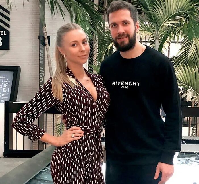 Никита кучеров фото с семьей. Кучеров девушка. Кучеров девушка. Кучеров девушка. Жена никиты кучерова.