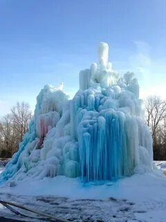 Огромный ледяной