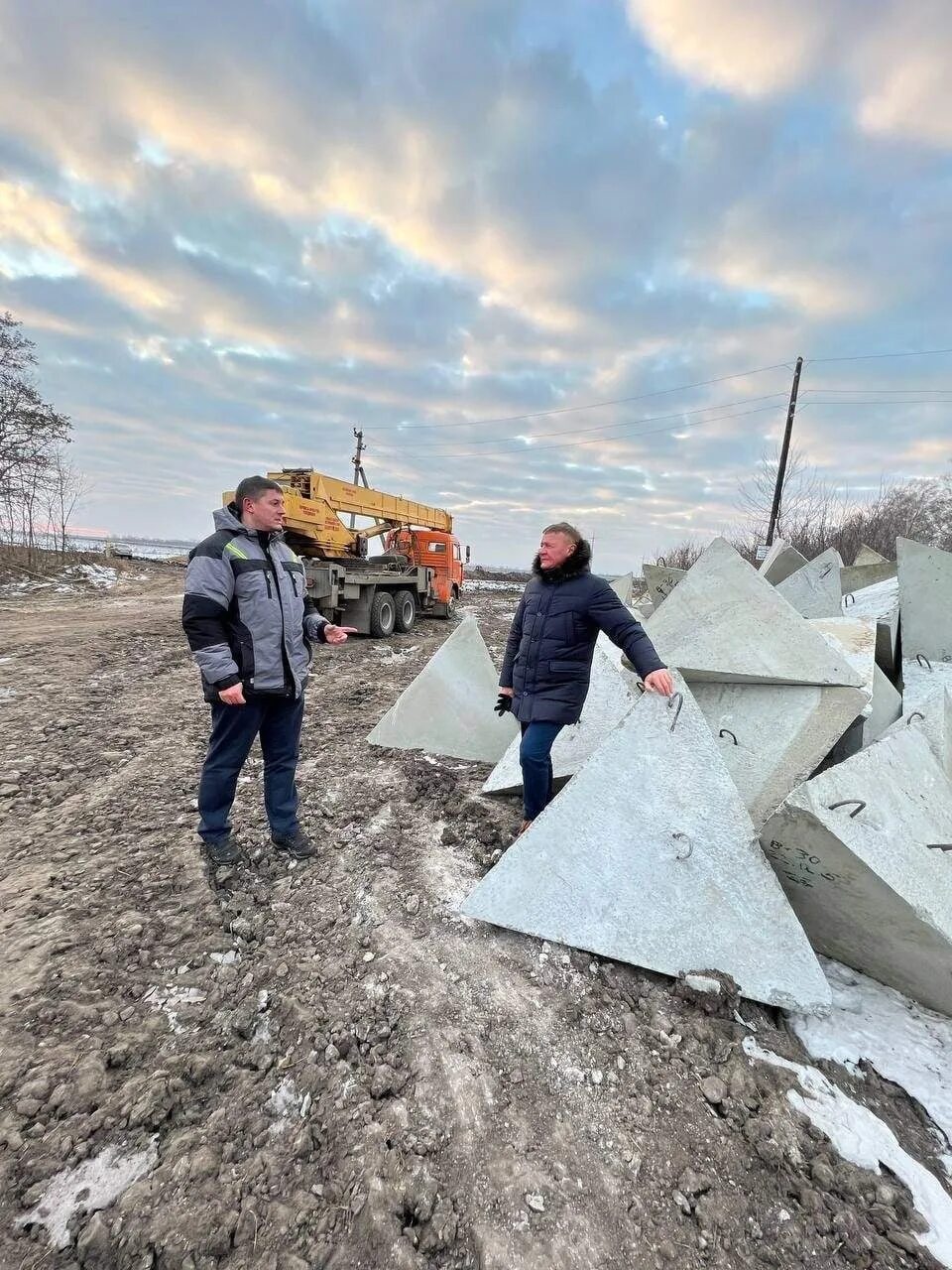 Что происходит в курске на границе украины. Строительство. Оборонительные сооружения в Курской области. Бетонные оборонительные линии Суровикина. Противотанковые сооружения.