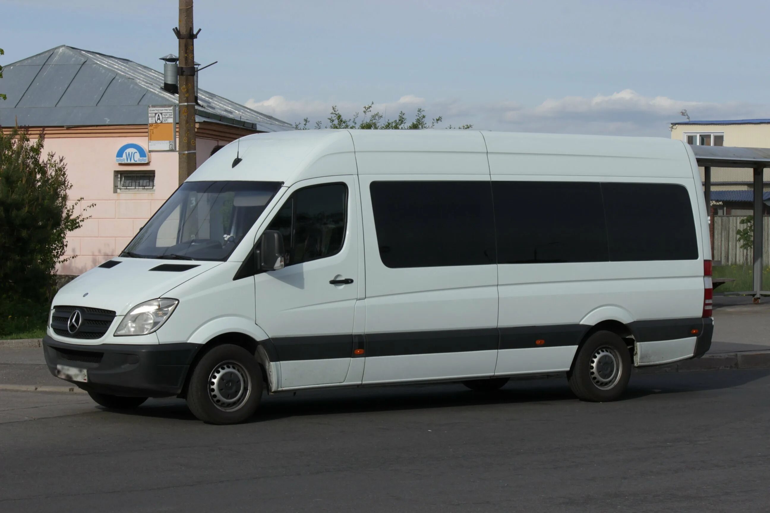 Мерседес спринтер москва область. Mercedes-Benz Sprinter 20 мест. Мерседес Бенц Спринтер 20 мест. Мерседес спринт на 20 мест. Микроавтобус Мерседес Спринтер 20 мест.